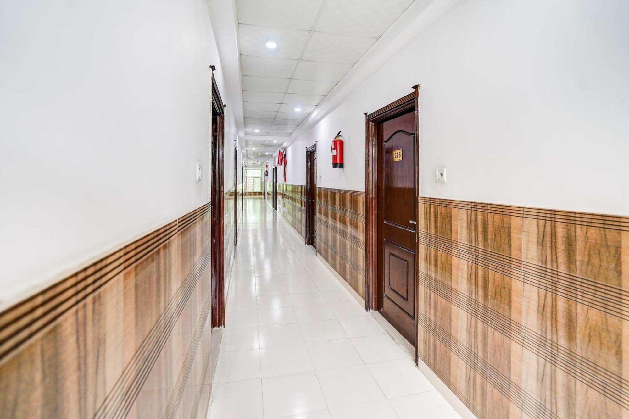Super Hotel O Sgpgi Bijnaur Екстер'єр фото