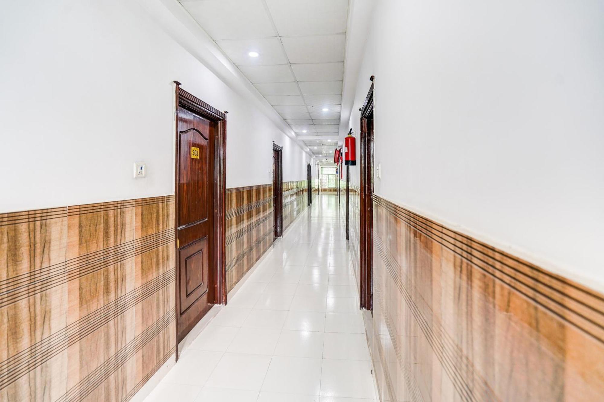 Super Hotel O Sgpgi Bijnaur Екстер'єр фото